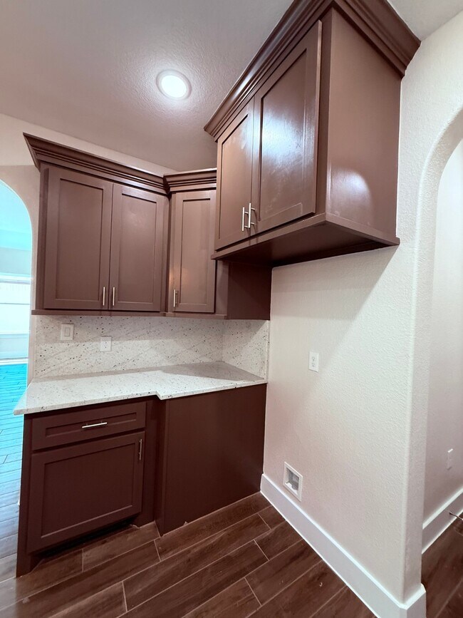 Building Photo - 14880 Coaltown Rd