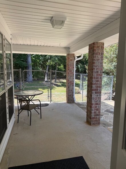 Building Photo - 247 Highland Dr
