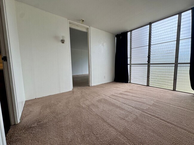 Building Photo - Cathedral Point - 1 bed, 1 bath, 2 Parking. Available Now