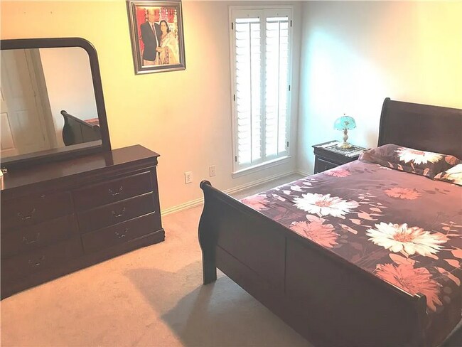 Building Photo - A charming 3-bedroom, 2-bath single-family home in Irving, Texas featuring spacious living areas,...