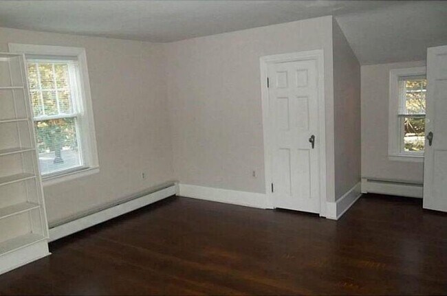 Building Photo - 169 Narrow Ln