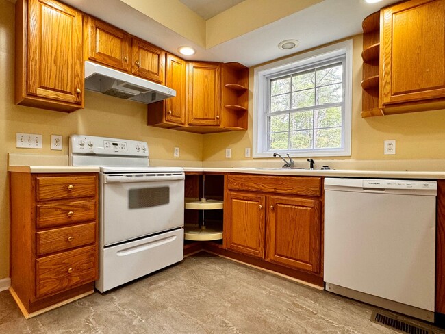 Building Photo - Log Home Nestled in the Woods, Albemarle C...