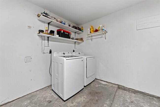 Building Photo - 22419 Deville Dr