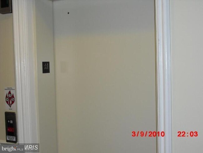 Building Photo - 5800 Clipper Ln