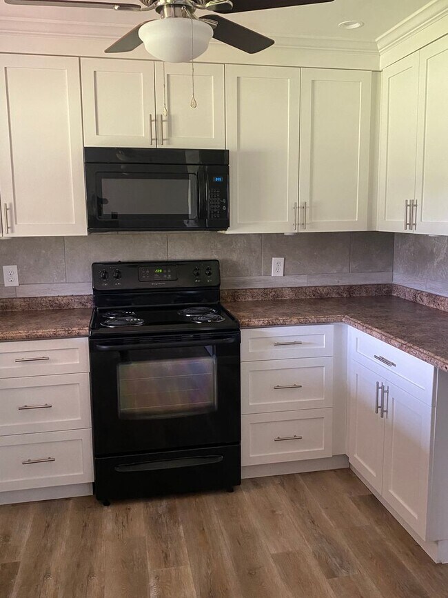 Building Photo - 3 Bed 1.5 Bath Cozy Country Home! - Muscle Shoals, AL