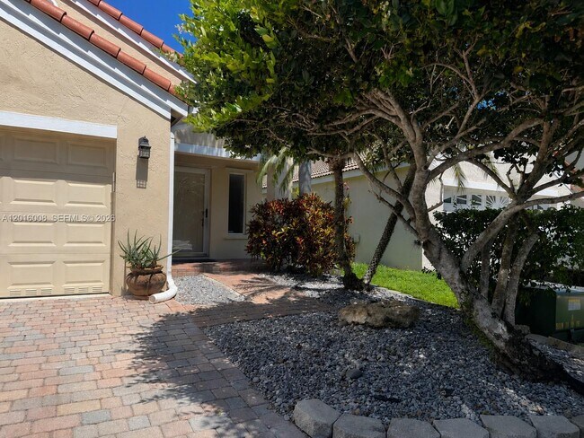 Building Photo - 854 San Remo Dr