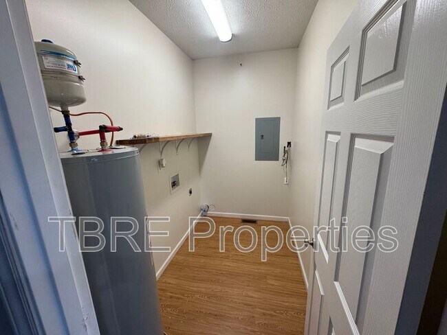 Building Photo - 178 Pvt Dr 720
