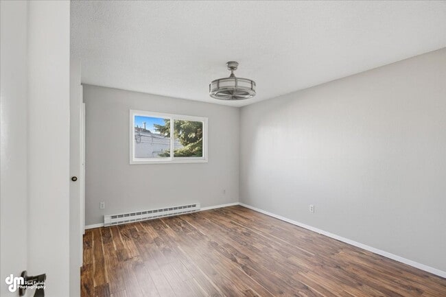 Building Photo - Charming 2BD/1BA Condo