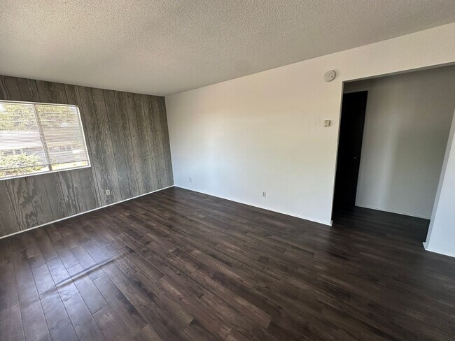 Building Photo - 1295 Bond St