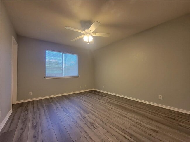 Building Photo - 1717 Matthews Ln