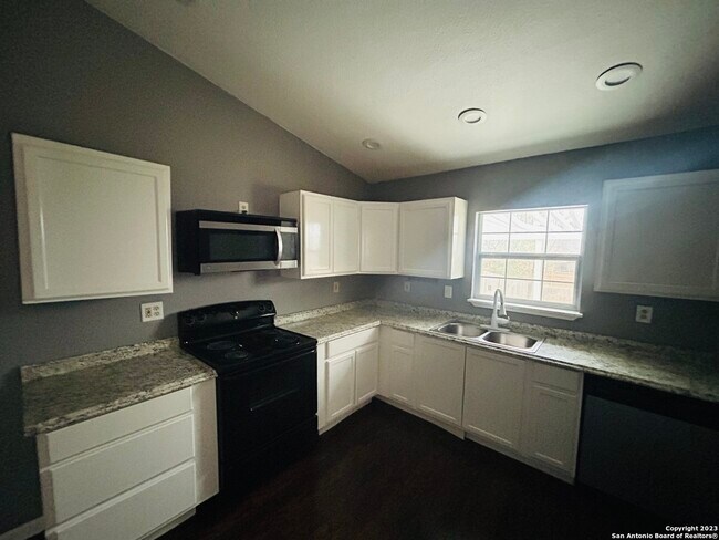 Building Photo - 8411 Collingwood-