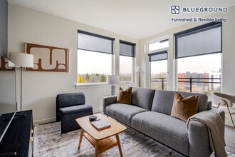 Building Photo - 10050 NE 10th St