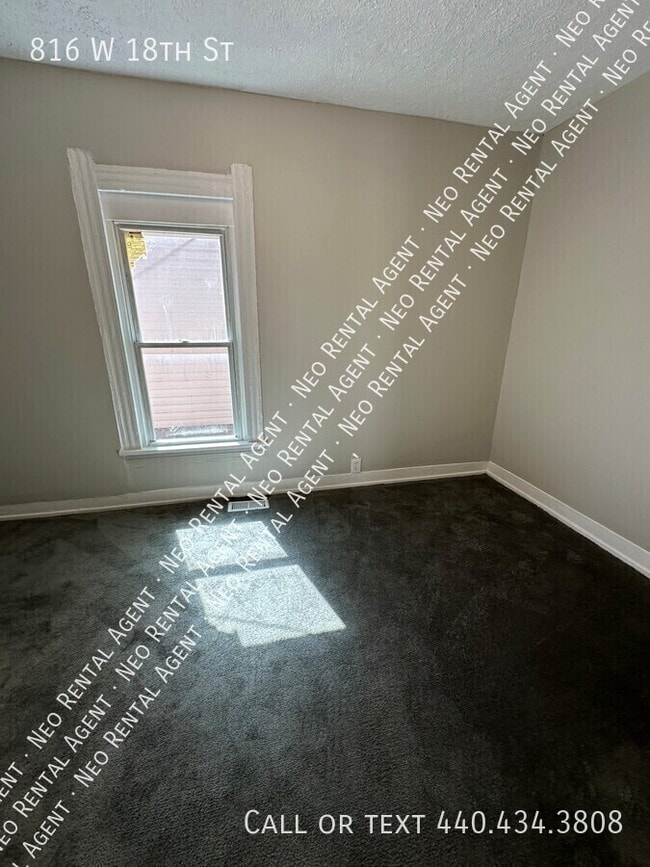 Building Photo - 816 W 18th St