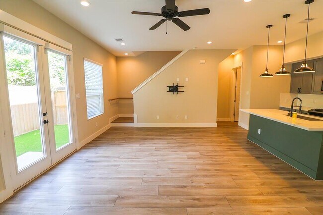 Building Photo - 5213 Pinemont Creek Ln