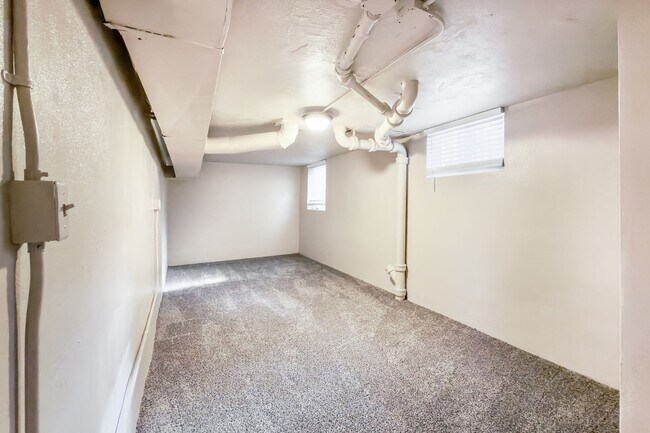 Building Photo - Binford