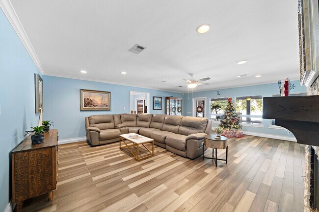 Building Photo - 2913 Beluche Dr