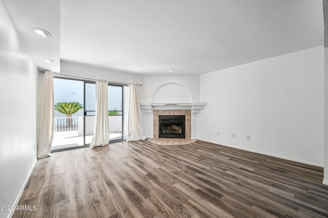 Building Photo - 220 N 22nd Pl