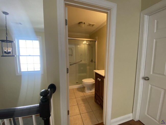 Building Photo - 338 Ivystone Dr