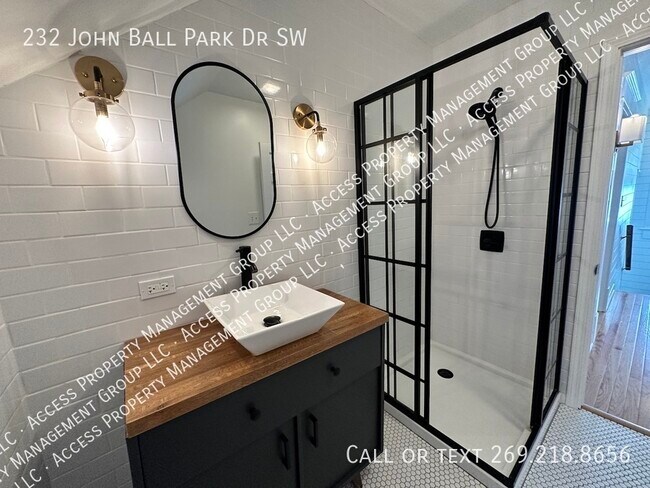 Building Photo - 232 John Ball Park Dr SW