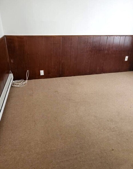 Building Photo - 10 College Ave