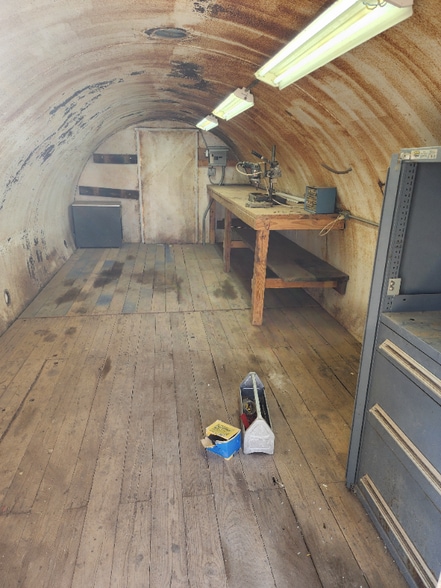 Building Photo - 5900 S Sunset Ave