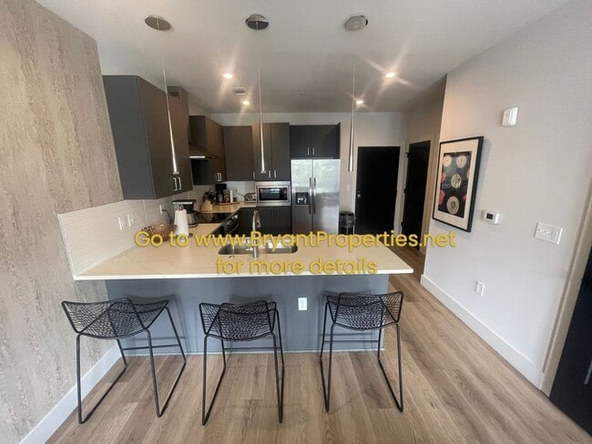 Building Photo - Nashville - Furnished 2-Bedroom Condo