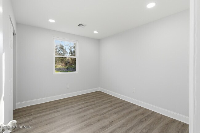 Building Photo - 105 Floyd Ln