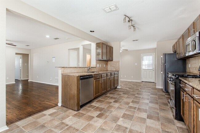 Building Photo - 10818 Sharondale Ln