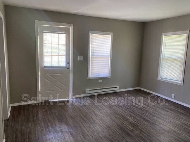 Building Photo - 3745 Dixie Dr