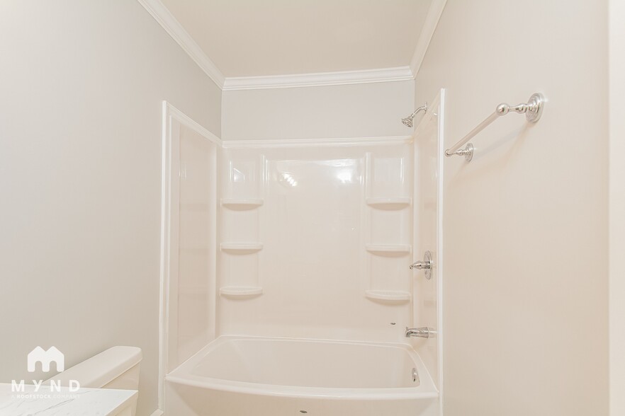 Building Photo - 2301 Charles St