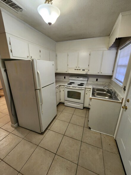 Building Photo - 6435 Open Rose Dr