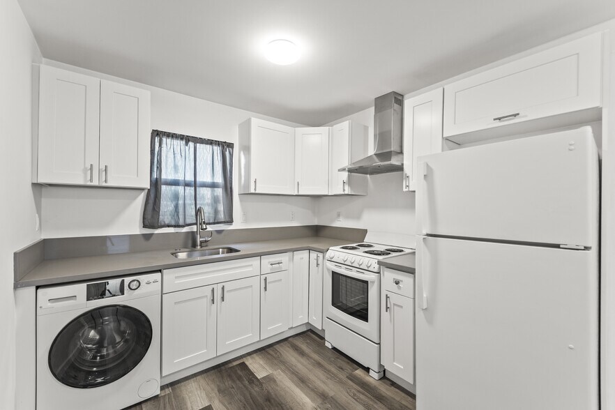 Primary Photo - 7561 De Soto Ave