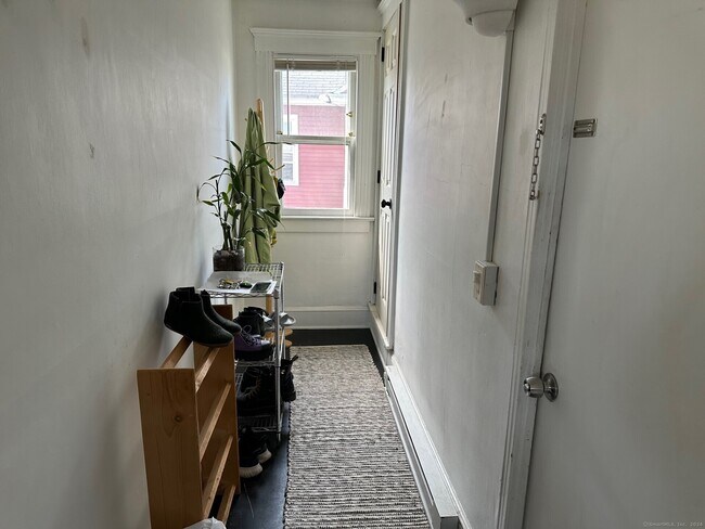 Building Photo - 22 Donahue Pl