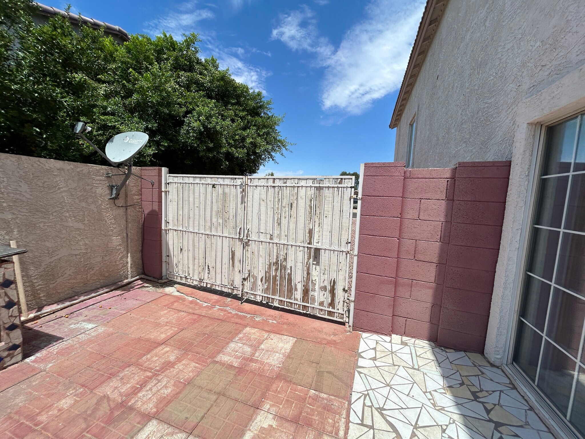 Building Photo - 7399 W Solano Dr S