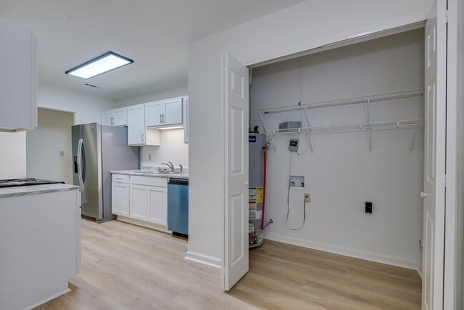 Building Photo - 4315 Parkwood Dr