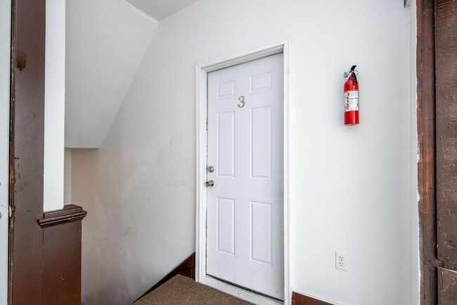 Building Photo - 627 Hague St