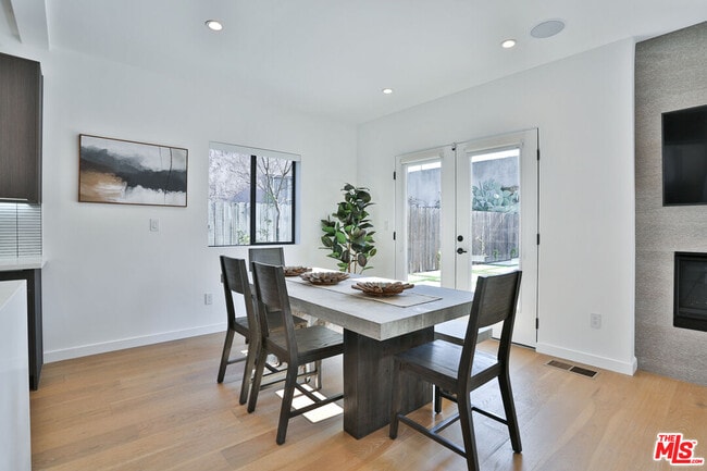 Building Photo - 1622 S Mansfield Ave