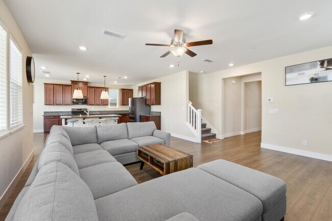 Building Photo - 10068 Carinata Dr