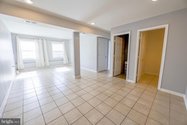 Building Photo - 18500 Bull Run Dr