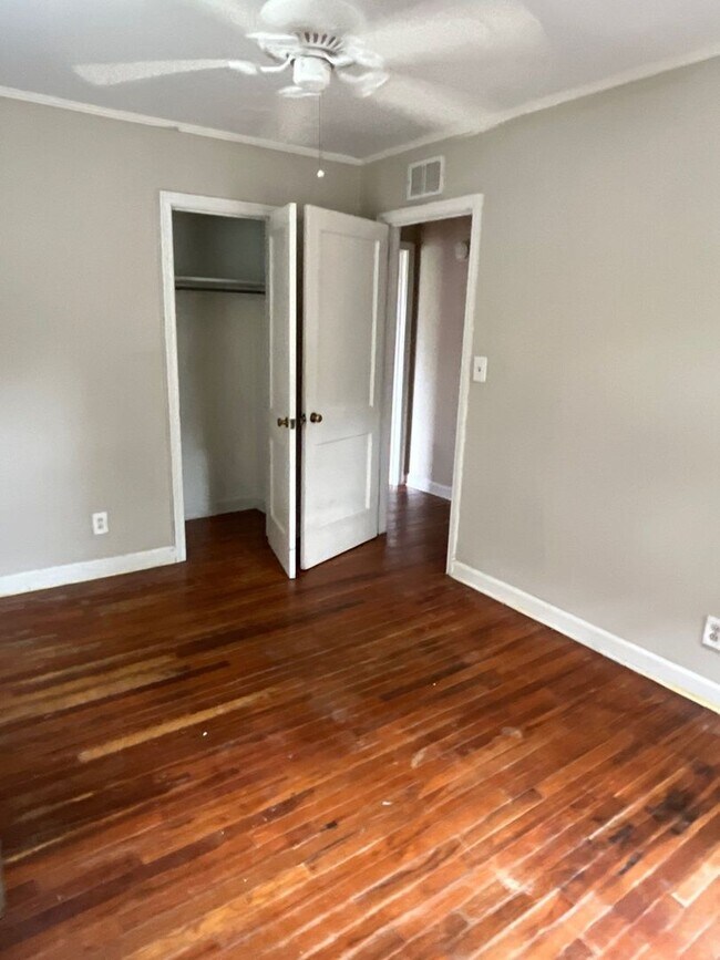 Building Photo - 2 bed 1 bath house- Walk to stadium!! April 20th!!!