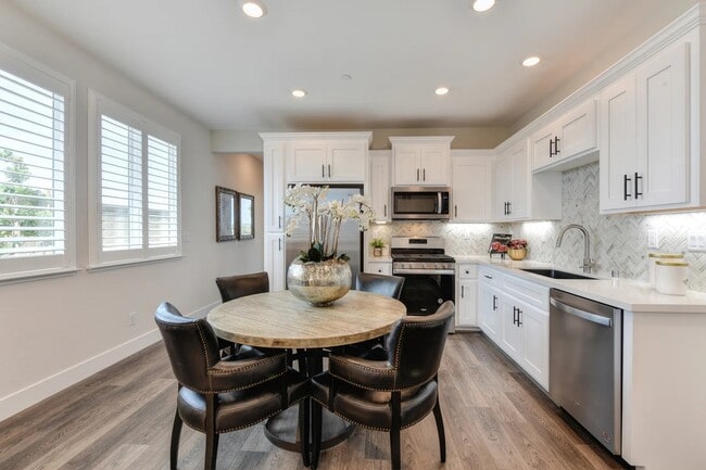 Building Photo - 4085 Peter's Ct