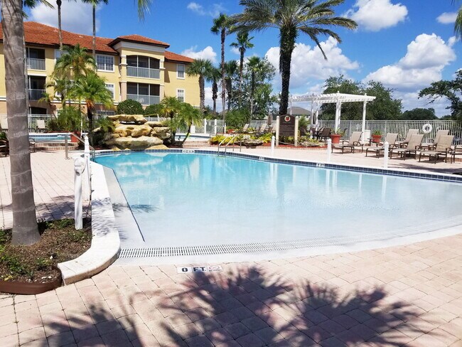 Building Photo - 5447 Vineland Rd