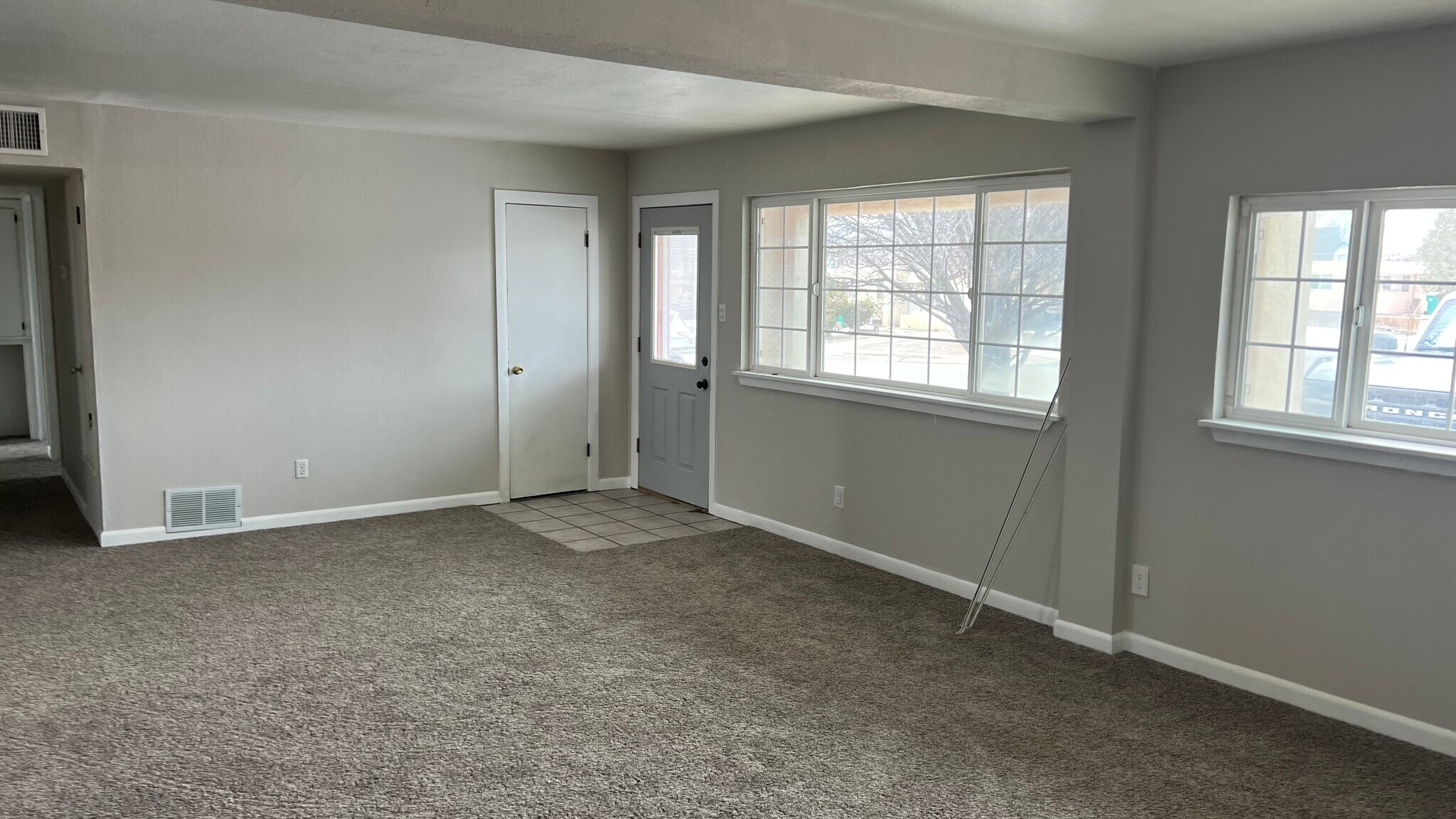 Building Photo - 3708 Sierra Vista Dr