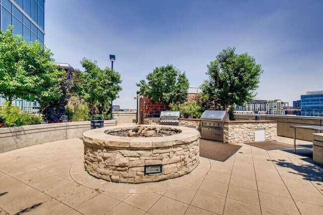 Building Photo - INCREDIBLE Riverfront Park Condo- 1BD/1BA ...