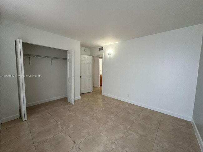 Building Photo - 2705 NE 9th Ave