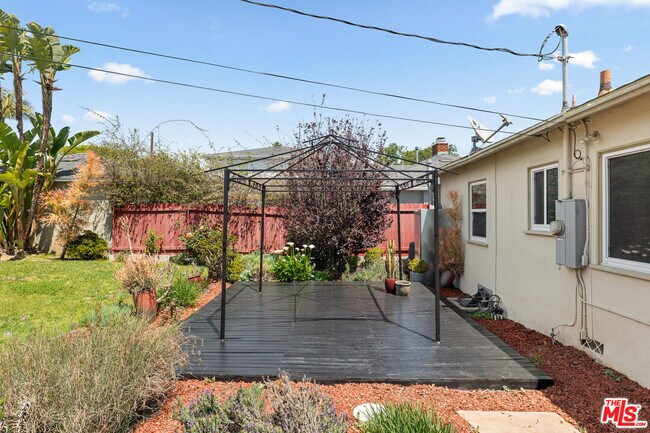 Building Photo - 7601 Dunfield Ave