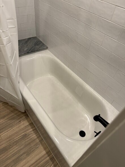 Building Photo - 1612 N Star Ave