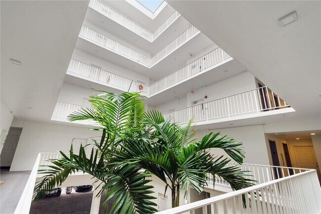 Building Photo - 1770 E Las Olas Blvd
