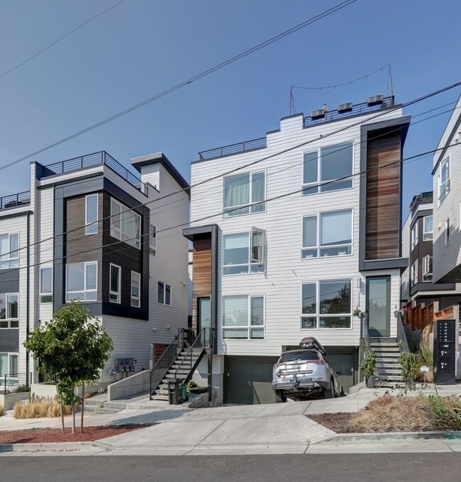 Primary Photo - Beautiful 2bd, 2ba Townhome Available in C...