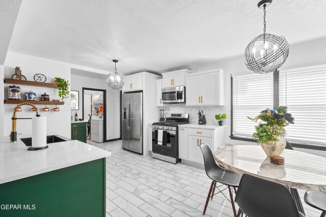 Building Photo - 614 Loretto Rd